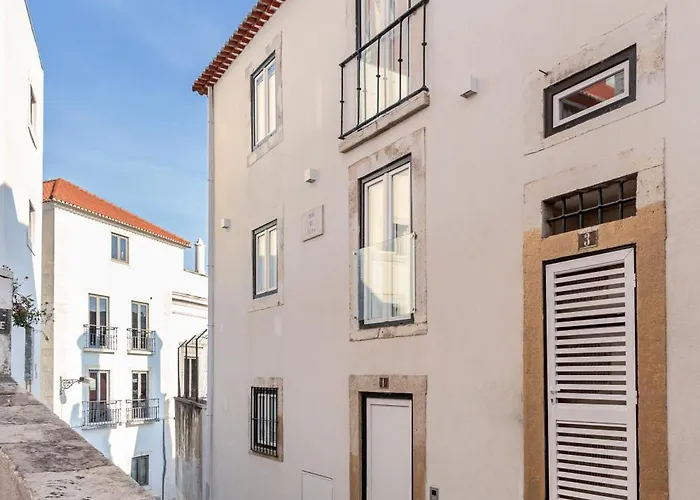 Joivy Flats Next To Rossio Square And Main Attractions *